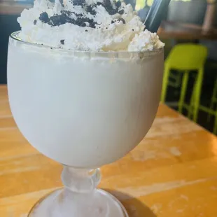 OREO Cookies N&apos; Cream Shake with Kahula