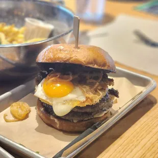 an egg and bacon sandwich