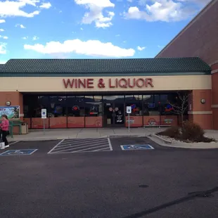 Yes! They have wine and liquor! And beer!
