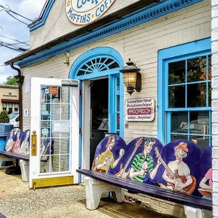 the outside of a bakery