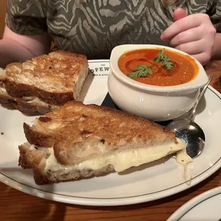 Toasted Grilled Cheese &amp; Tomato Bisque