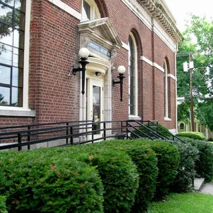 Hopewell Museum is a renovated 1908 Beaux Arts Post Office Building which now houses an art and history museum.