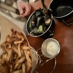 Mussels and fries