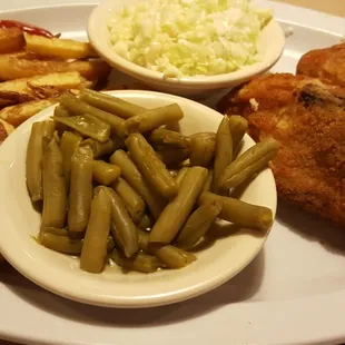 4 pieces of white meat chicken  green beans and fresh cut frys and omg the coleslaw is delish   so much food &amp; chicken so moist