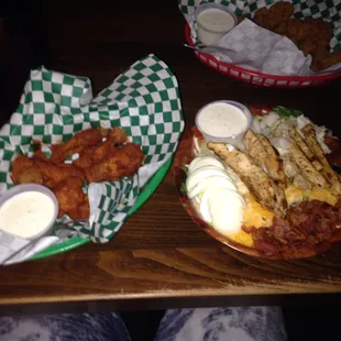 Hot wings and grilled chicken salad soooooo good