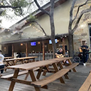 Plenty is Seats to enjoy Food, Drink and Music !