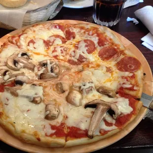 Tons of cheese. Way too much. Horrible crust. Not good pizza by a long shot.