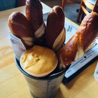 DAS PRETZEL STICKS