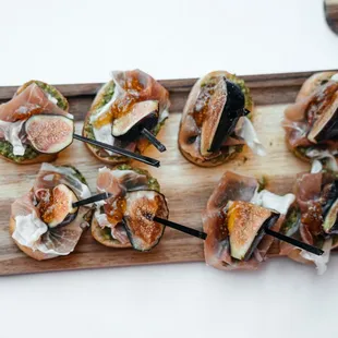 Bruschettas with Prosciutto and Figs