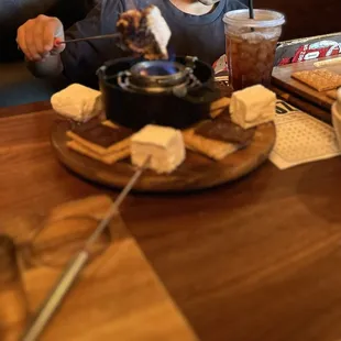 Table-Roasted S&apos;Mores