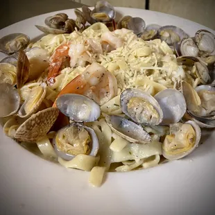 Seafood Delight! Shrimp, Clams, Scallop Pieces tossed in a white cream sauce with linguine noodles