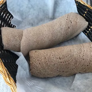 Injera, bread/eating utensil