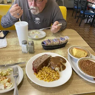 Daily special. Meatloaf and 3 sides. EXCELLENT food!!