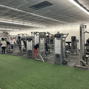 SELECTORIZED  WEIGHT MACHINES