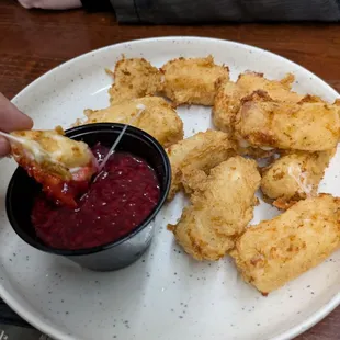 Cheese twigs with raspberry sauce