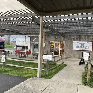 the outside of the restaurant