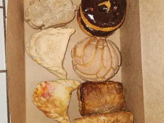 Chica's Bakery Y Mas