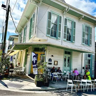 Horn&apos;s Eatery