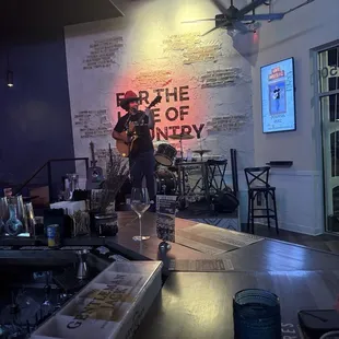 Live music! Joshua Ruiz nonamesomebody.music