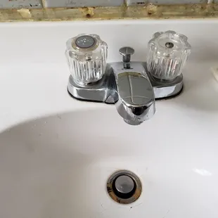 sink worked but could stopper did not so one could not run water to wash up since the shower was unusable