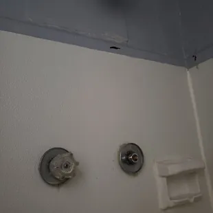 shower, cold water had no handle so could not use.