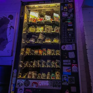 Retro Vending Machine that sell LOCAL art