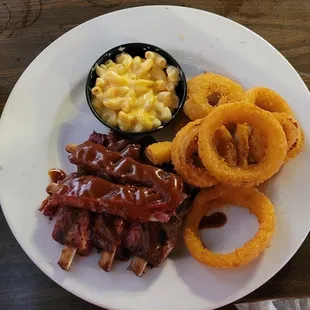 Ribs, onion rings and Mac n cheese. Just ok.