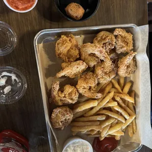 Fried shrimp, fries, with 2 hushpuppies