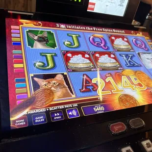 Cocktail bar slot table