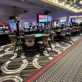 Live play poker tables
