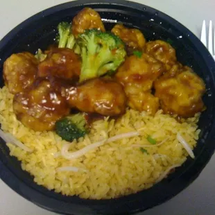 General Tso&apos;s Chicken w/ fried rice