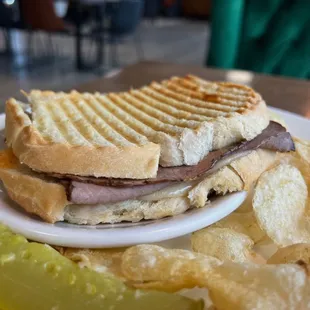 Roast Beef
white bread, roast beef, Swiss, grilled onion, 
Thousand Island, salt &amp; pepper; grilled