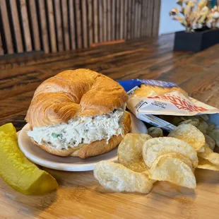 Chicken Salad
chicken, celery, grapes, green onion, almonds &amp; mayo on croissant