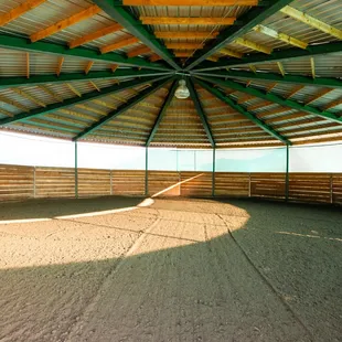 Hossmoor&apos;s 80&apos; Round Pen!