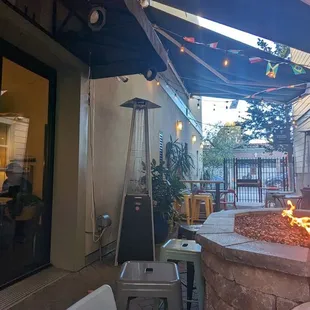 Bigscreen in adjoining Dining Room for Every Timbers game. Cozy warm Patio w heaters &amp; firepit