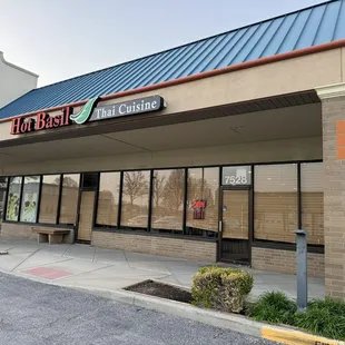 outside, ramen and noodles