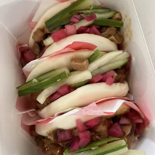 3 steamed buns with chicken