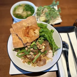 Mì khô xá xíu tôm hoành thánh