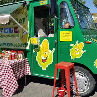 a green food truck