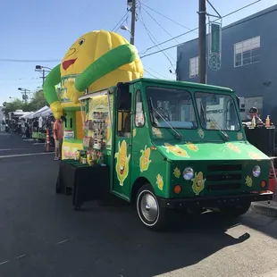 There a food truck!!!!!!