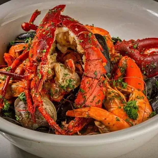 a bowl of seafood and musselling