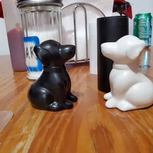 Dog salt and pepper shakers