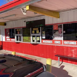 the outside of a restaurant