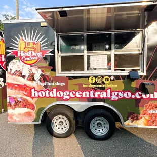a food truck parked in a parking lot