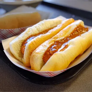 Chili hot dogs