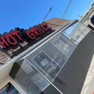 the outside of the restaurant