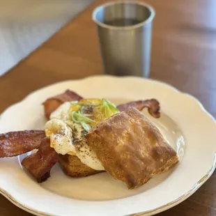 Breakfast Bisvuit with Bacon