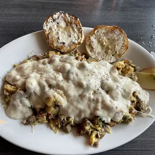 Joe&apos;s scramble w/country gravy...