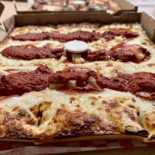 Hawaiian Pizza, Detroit style