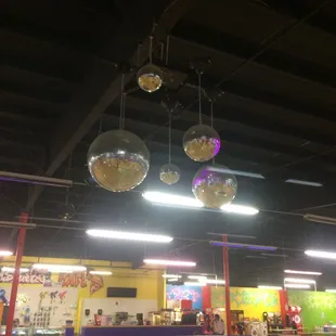 Who doesn&apos;t love disco balls?!